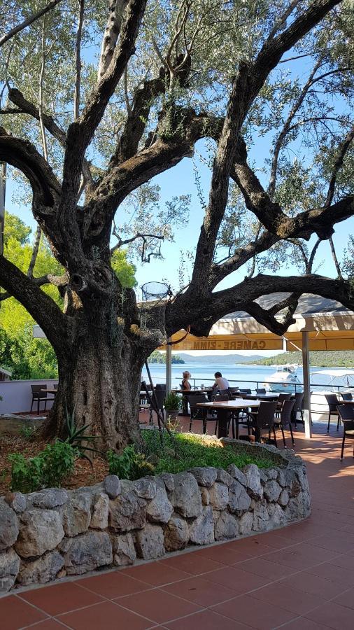 Pansion Alen - Dugi Otok Acomodação com café da manhã Luka  Exterior foto