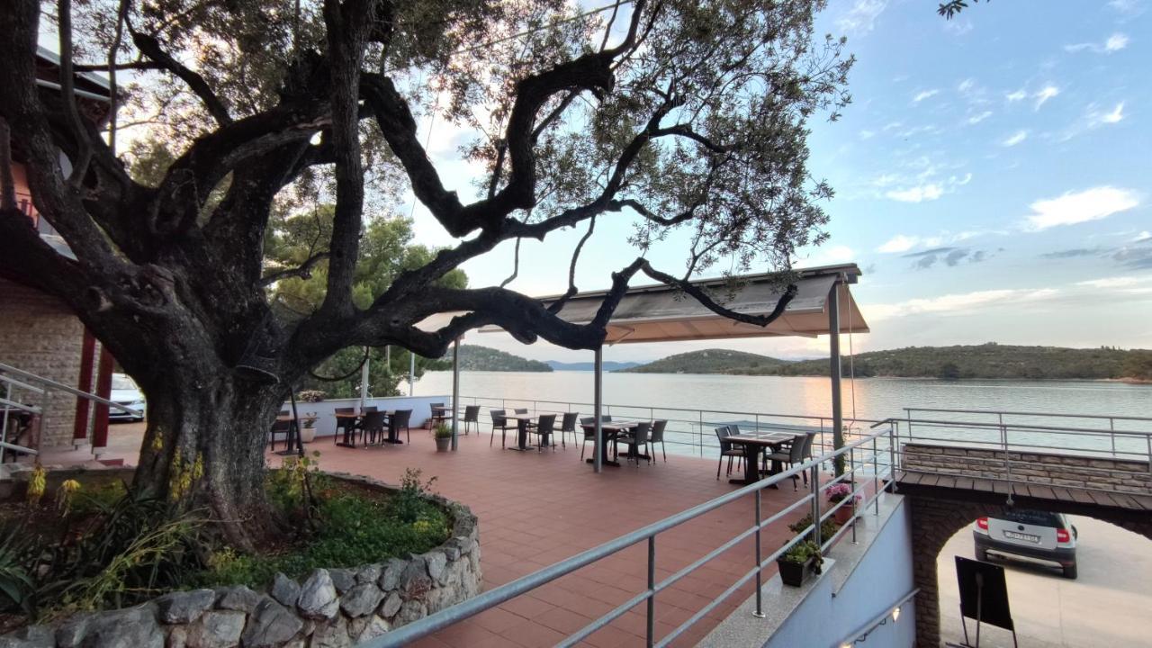 Pansion Alen - Dugi Otok Acomodação com café da manhã Luka  Exterior foto