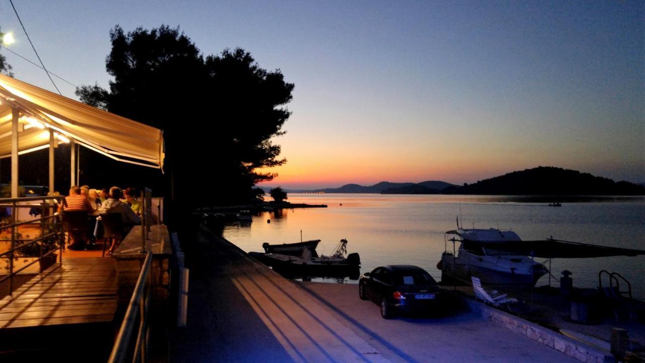 Pansion Alen - Dugi Otok Acomodação com café da manhã Luka  Exterior foto